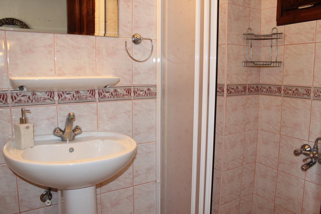 Uysal Pansiyon Bozcaada Quarto foto